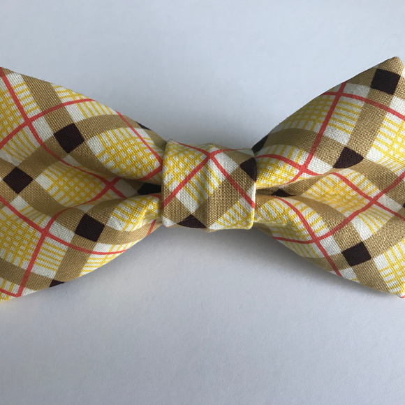 Dog/Cat Bow Tie Yellow Plaid Velcro - Picture 2 of 3